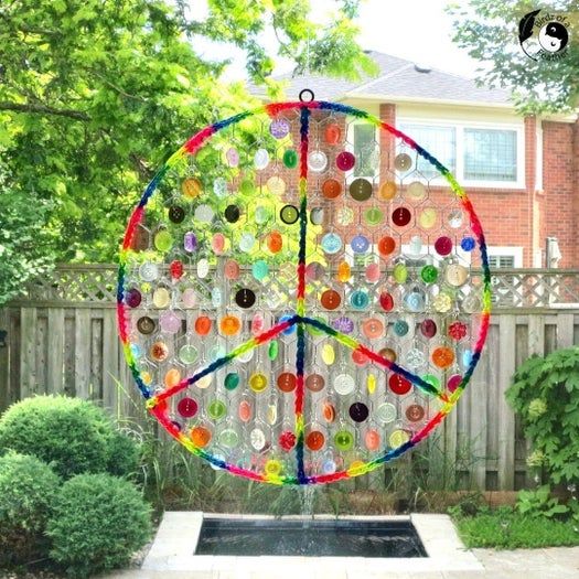 利用废旧纽扣制作彩虹和平标志捕光器教程-第29张图片-趣作屋