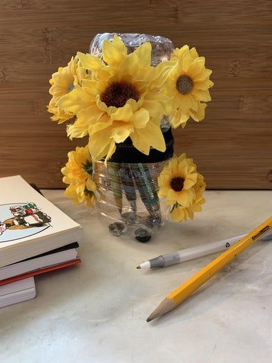 用矿泉水瓶和拉链制作创意收纳容器-第1张图片-趣作屋