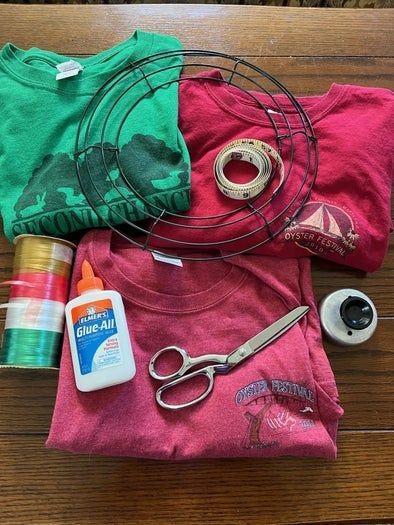 用旧T恤制作环保圣诞花环教程-第2张图片-趣作屋