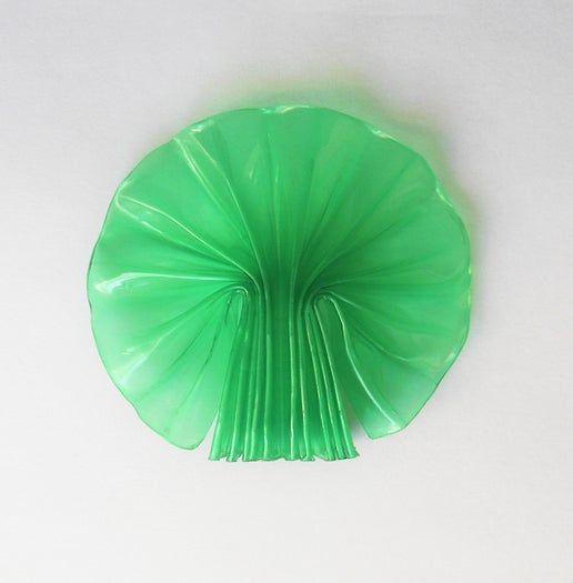 用塑料瓶制作环保胸针的超简单教程-第10张图片-趣作屋