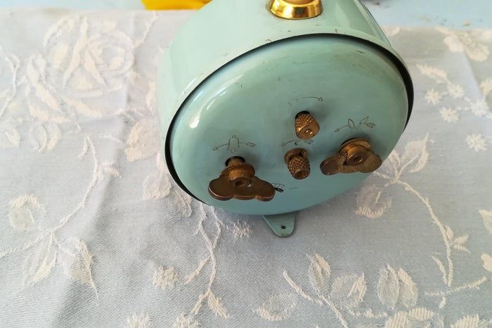 如何用旧闹钟改造无噪音电池闹钟-第4张图片-趣作屋 如何用旧闹钟改造无噪音电池闹钟-第4张图片-趣作屋