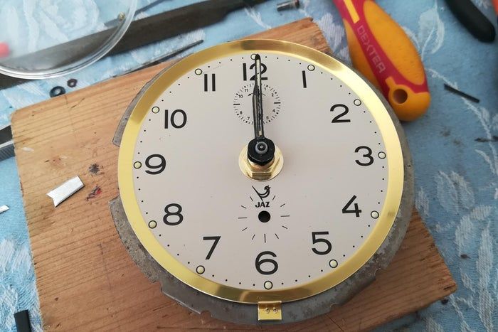 如何用旧闹钟改造无噪音电池闹钟-第20张图片-趣作屋 如何用旧闹钟改造无噪音电池闹钟-第20张图片-趣作屋