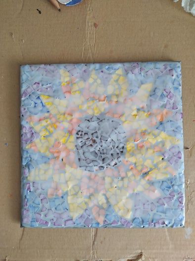 用鸡蛋壳做多彩马赛克装饰的简单方法-第16张图片-趣作屋