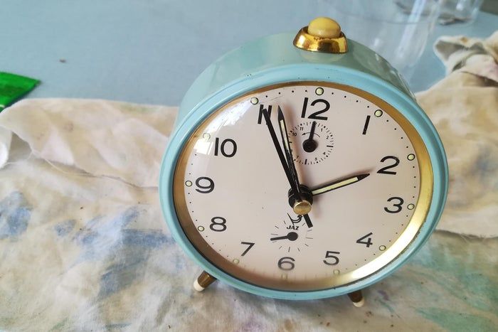 如何用旧闹钟改造无噪音电池闹钟-第2张图片-趣作屋 如何用旧闹钟改造无噪音电池闹钟-第2张图片-趣作屋