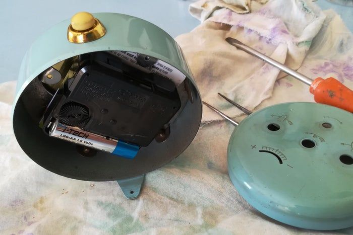 如何用旧闹钟改造无噪音电池闹钟-第25张图片-趣作屋 如何用旧闹钟改造无噪音电池闹钟-第25张图片-趣作屋