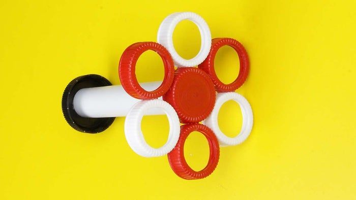 塑料瓶创意再利用教程：制作牙刷架、绳子、绳花和幼儿玩具-第1张图片-趣作屋