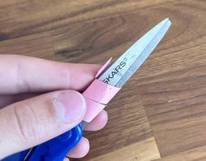 简易环保塑料瓶改造存钱罐教程-第19张图片-趣作屋 简易环保塑料瓶改造存钱罐教程-第19张图片-趣作屋