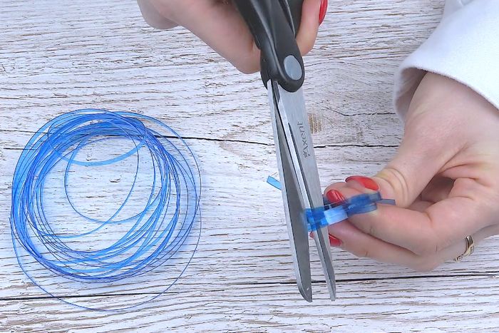 塑料瓶创意再利用教程：制作牙刷架、绳子、绳花和幼儿玩具-第12张图片-趣作屋