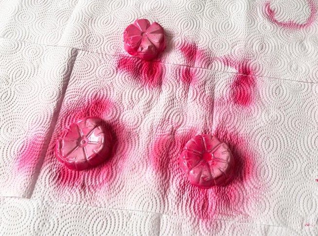 用回收塑料瓶制作多彩灯串花朵教程-第9张图片-趣作屋 用回收塑料瓶制作多彩灯串花朵教程-第9张图片-趣作屋