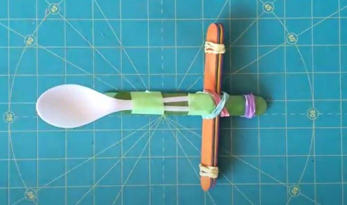 简单材料制作弹射器教程-第1张图片-趣作屋