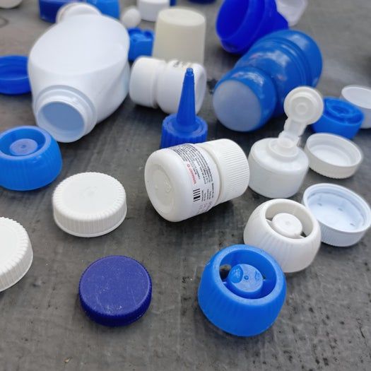 用回收塑料瓶盖制作创意机器人玩具-第5张图片-趣作屋