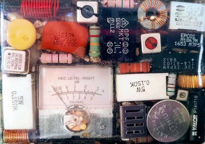 用废旧电子设备制作厨房装饰瓷砖的环保教程-第2张图片-趣作屋