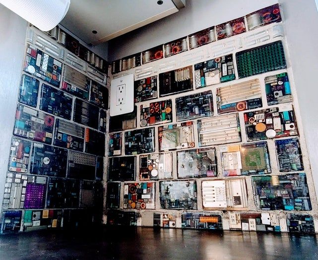 用废旧电子设备制作厨房装饰瓷砖的环保教程-第1张图片-趣作屋