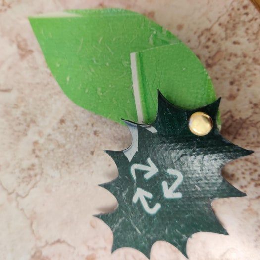 回收塑料制作环保圣诞花环教程-第23张图片-趣作屋