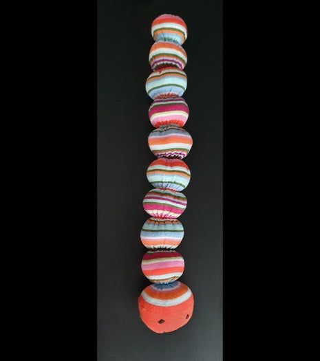 旧袜子变身可爱毛毛虫玩具教程-第14张图片-趣作屋 旧袜子变身可爱毛毛虫玩具教程-第14张图片-趣作屋