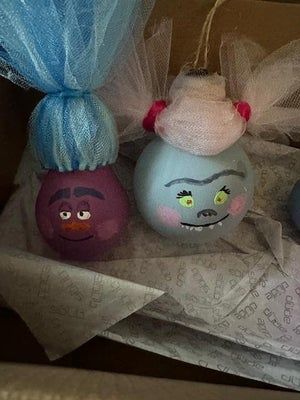 用坏灯泡做电影风格的圣诞装饰品-第19张图片-趣作屋