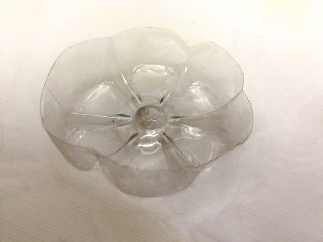 用回收塑料瓶制作多彩灯串花朵教程-第6张图片-趣作屋 用回收塑料瓶制作多彩灯串花朵教程-第6张图片-趣作屋