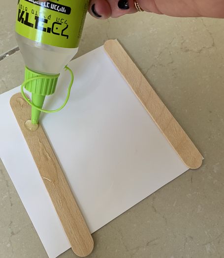 用冰淇淋棒制作环保笔筒的创意教程-第5张图片-趣作屋