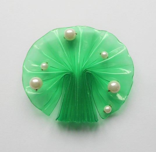 用塑料瓶制作环保胸针的超简单教程-第11张图片-趣作屋