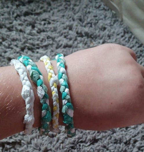 用塑料袋DIY手链教程-第2张图片-趣作屋 用塑料袋DIY手链教程-第2张图片-趣作屋