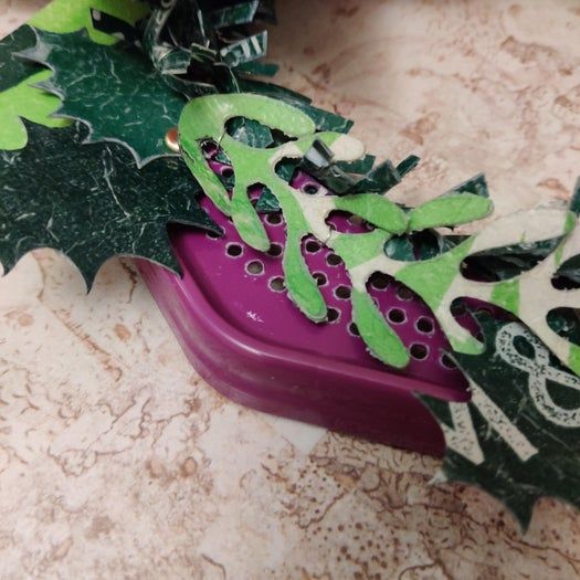 回收塑料制作环保圣诞花环教程-第24张图片-趣作屋