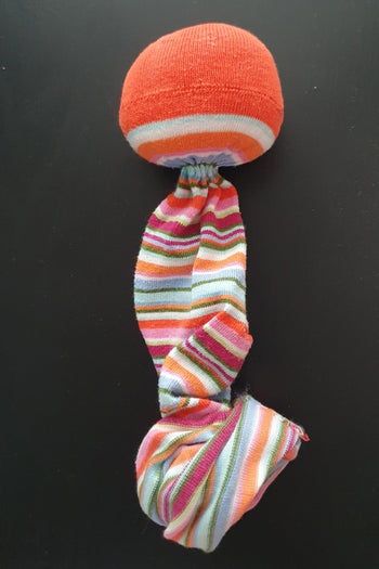 旧袜子变身可爱毛毛虫玩具教程-第7张图片-趣作屋 旧袜子变身可爱毛毛虫玩具教程-第7张图片-趣作屋