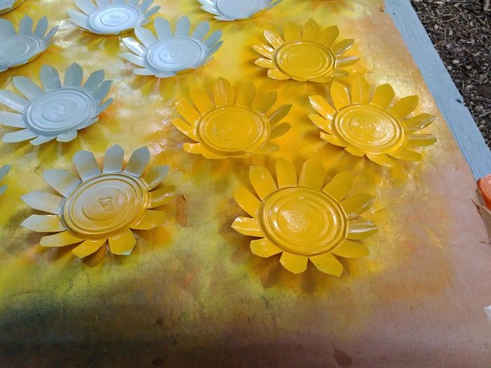 用猫粮罐头制作防水向日葵装饰品教程-第12张图片-趣作屋