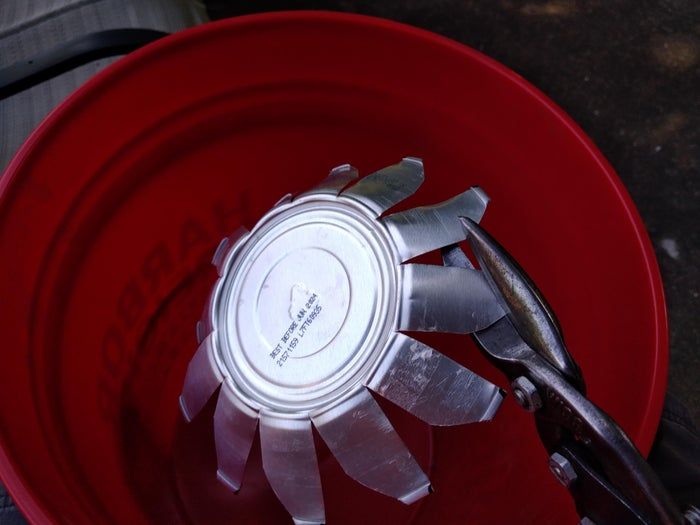 用猫粮罐头制作防水向日葵装饰品教程-第9张图片-趣作屋