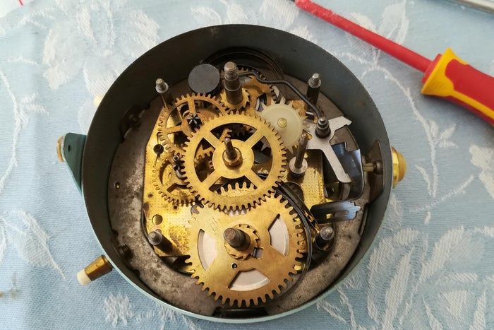 如何用旧闹钟改造无噪音电池闹钟-第7张图片-趣作屋 如何用旧闹钟改造无噪音电池闹钟-第7张图片-趣作屋