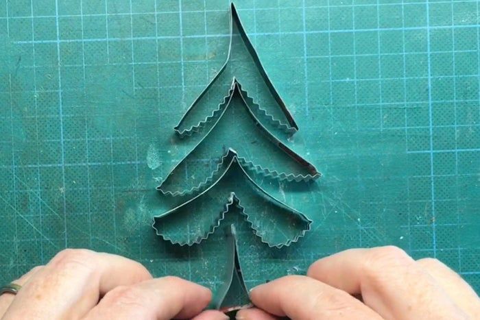 用饮料罐制作迷你森林装饰树教程-第10张图片-趣作屋