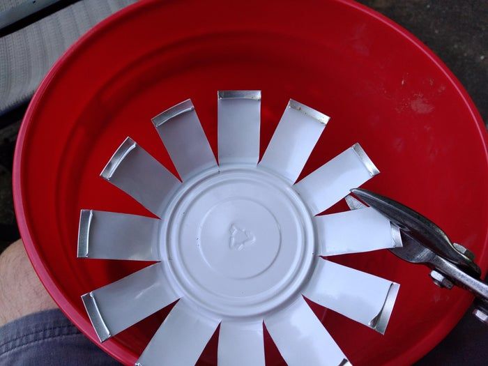 用猫粮罐头制作防水向日葵装饰品教程-第7张图片-趣作屋