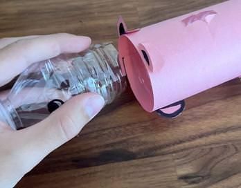 简易环保塑料瓶改造存钱罐教程-第22张图片-趣作屋 简易环保塑料瓶改造存钱罐教程-第22张图片-趣作屋