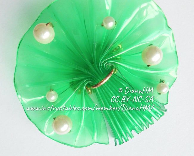 用塑料瓶制作环保胸针的超简单教程-第17张图片-趣作屋