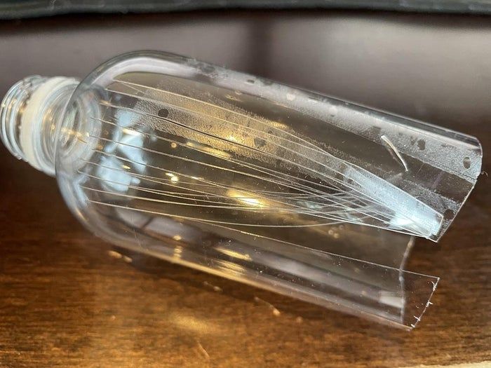 塑料瓶变废为宝:简单几步做出美丽花朵装饰-第8张图片-趣作屋 塑料瓶变废为宝:简单几步做出美丽花朵装饰-第8张图片-趣作屋