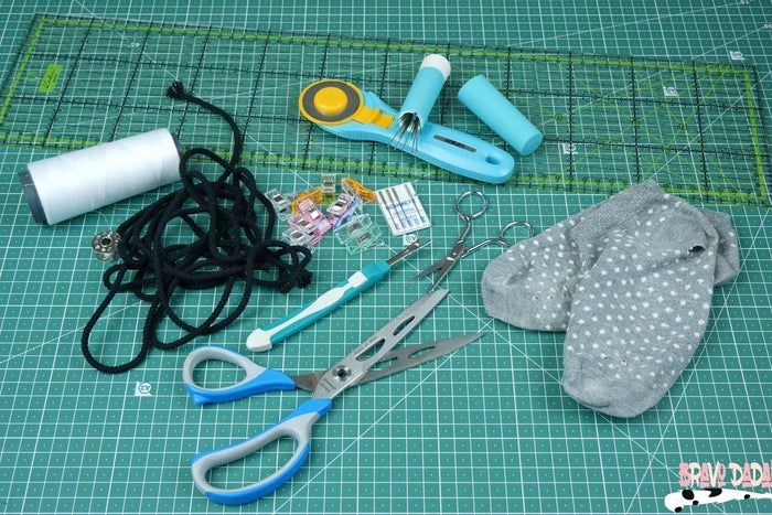 旧袜子变猫咪玩具缝纫教程-第1张图片-趣作屋