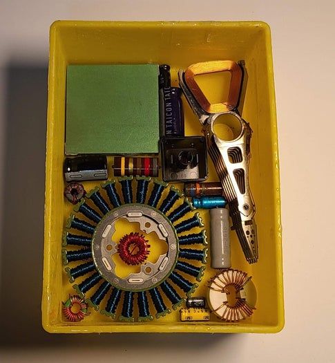 用废旧电子设备制作厨房装饰瓷砖的环保教程-第10张图片-趣作屋