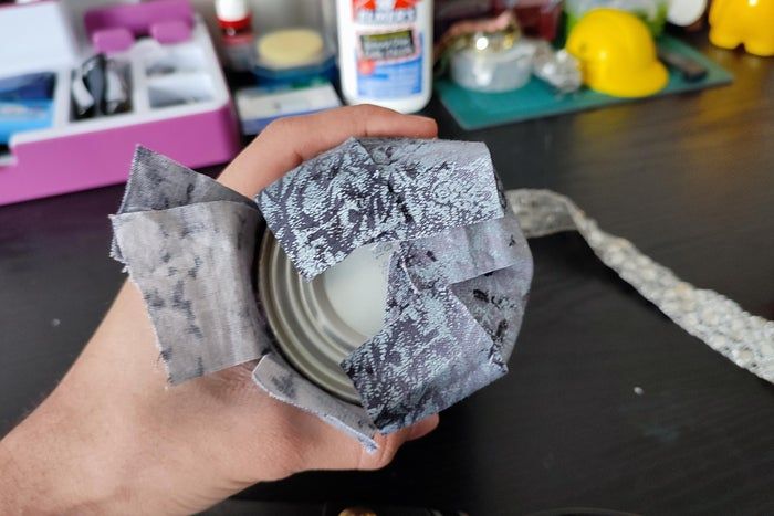 废旧布料和罐头变身创意笔筒教程-第17张图片-趣作屋