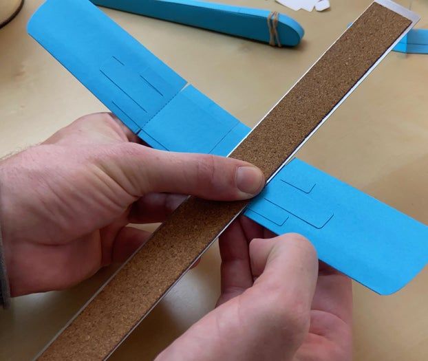 手工折纸滑翔机制作教程：零基础也能轻松上手-第15张图片-趣作屋