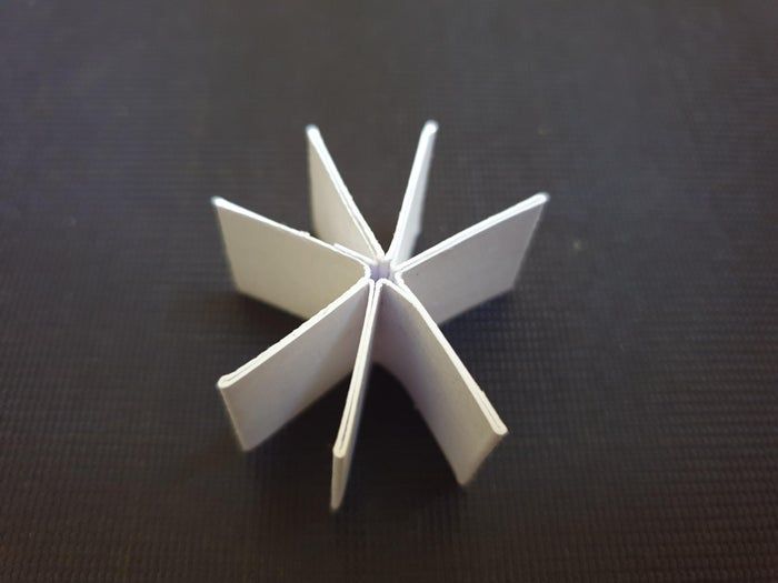 用吸管和卡纸自制离心力洒水器玩具,动手玩转物理课-第12张图片-趣作屋 用吸管和卡纸自制离心力洒水器玩具,动手玩转物理课-第12张图片-趣作屋