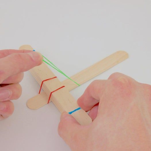 超简单！儿童木棍弹射器手工制作指南-第4张图片-趣作屋