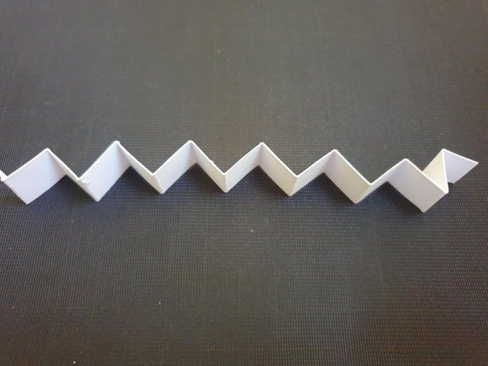 用吸管和卡纸自制离心力洒水器玩具,动手玩转物理课-第10张图片-趣作屋 用吸管和卡纸自制离心力洒水器玩具,动手玩转物理课-第10张图片-趣作屋