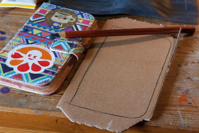 废旧自行车内胎DIY手机翻盖保护壳教程-第3张图片-趣作屋