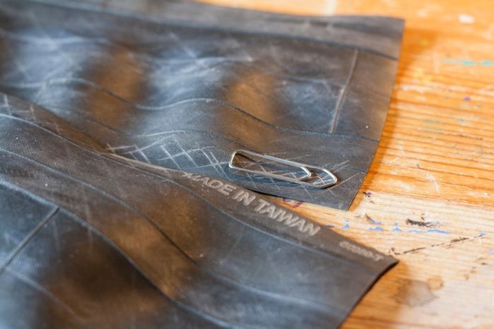 废旧自行车内胎DIY手机翻盖保护壳教程-第5张图片-趣作屋