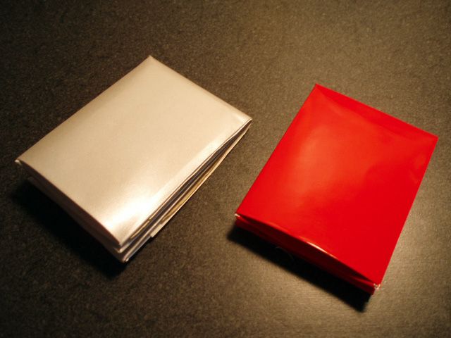 用废弃乙烯基制作耐用防水纸钱包教程-第1张图片-趣作屋