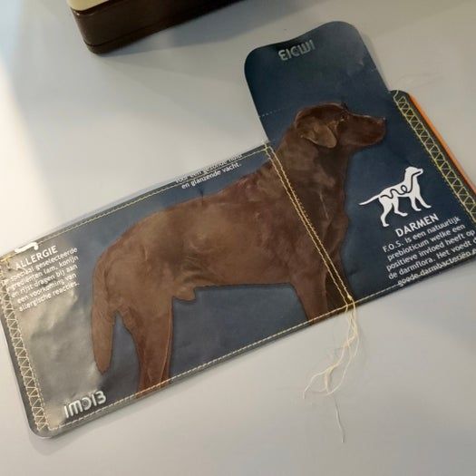 用狗粮袋制作超酷环保钱包教程-第16张图片-趣作屋