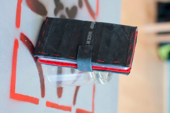 废旧自行车内胎DIY手机翻盖保护壳教程-第18张图片-趣作屋