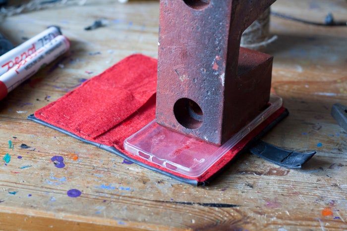 废旧自行车内胎DIY手机翻盖保护壳教程-第17张图片-趣作屋