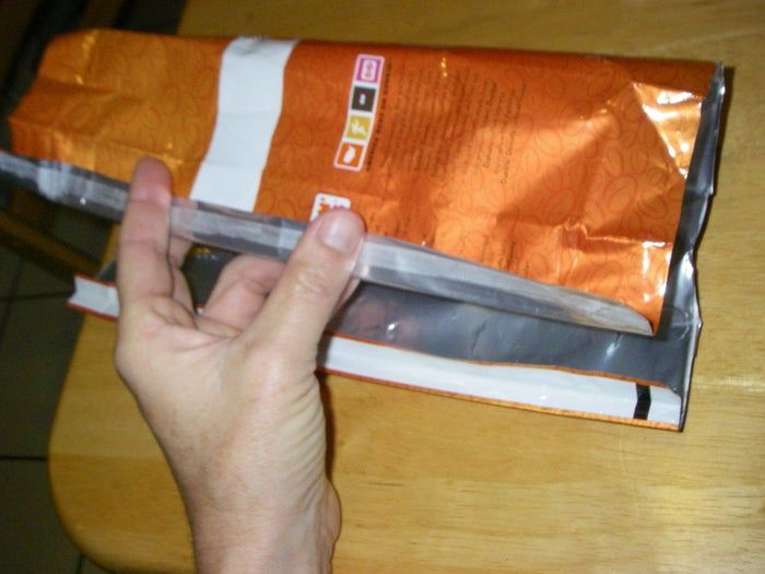 用咖啡袋制作环保又时尚的新型钱包-第8张图片-趣作屋