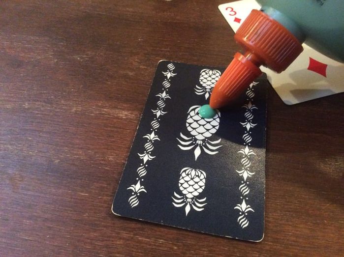 用扑克牌DIY酷炫钱包教程-第3张图片-趣作屋