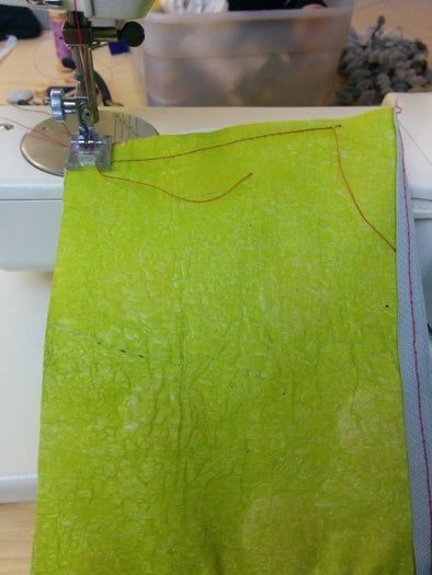 用回收塑料袋和废旧拉链制作环保铅笔盒/杂物包-第15张图片-趣作屋